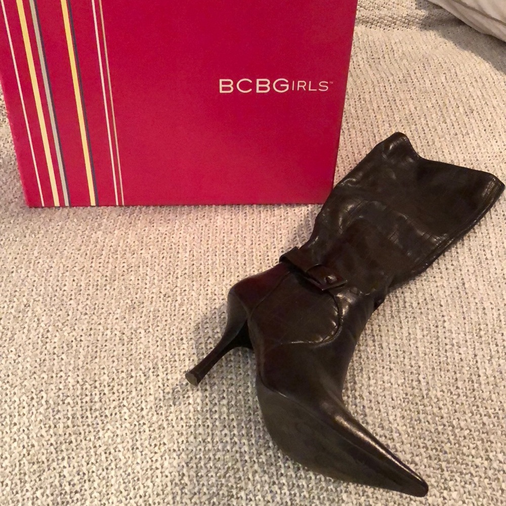 BCBG brown boots